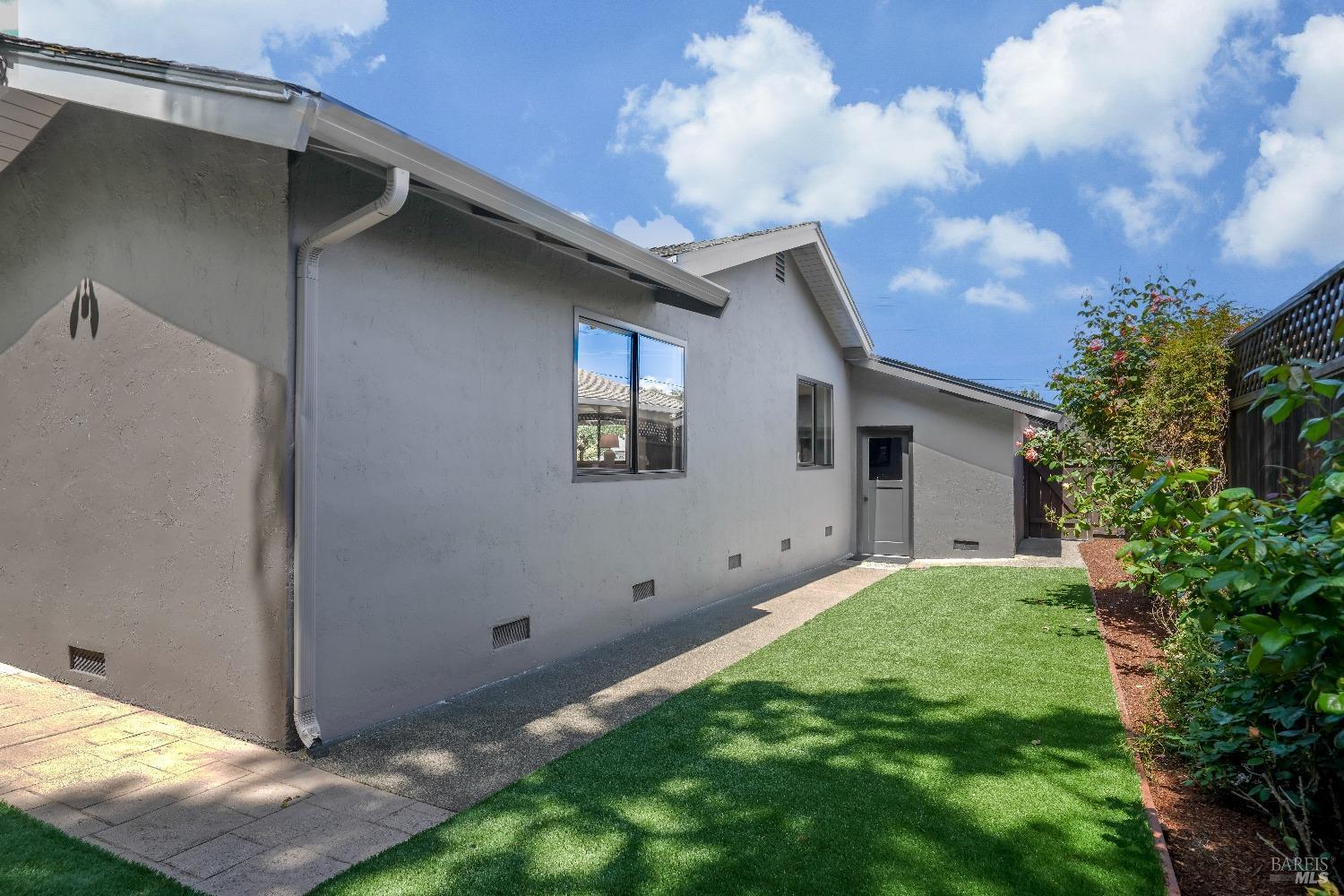 453 Alameda De La Loma