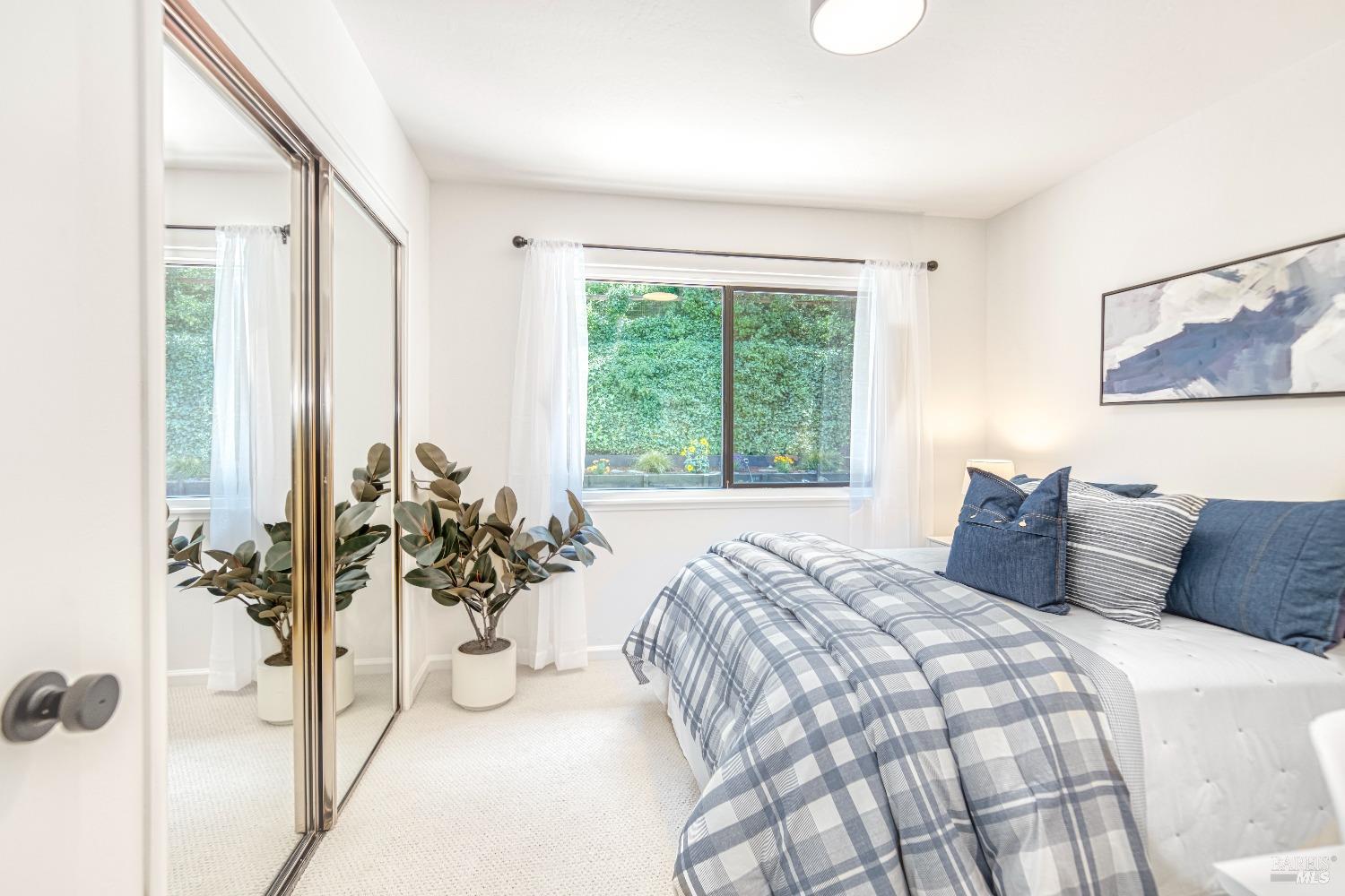 453 Alameda De La Loma