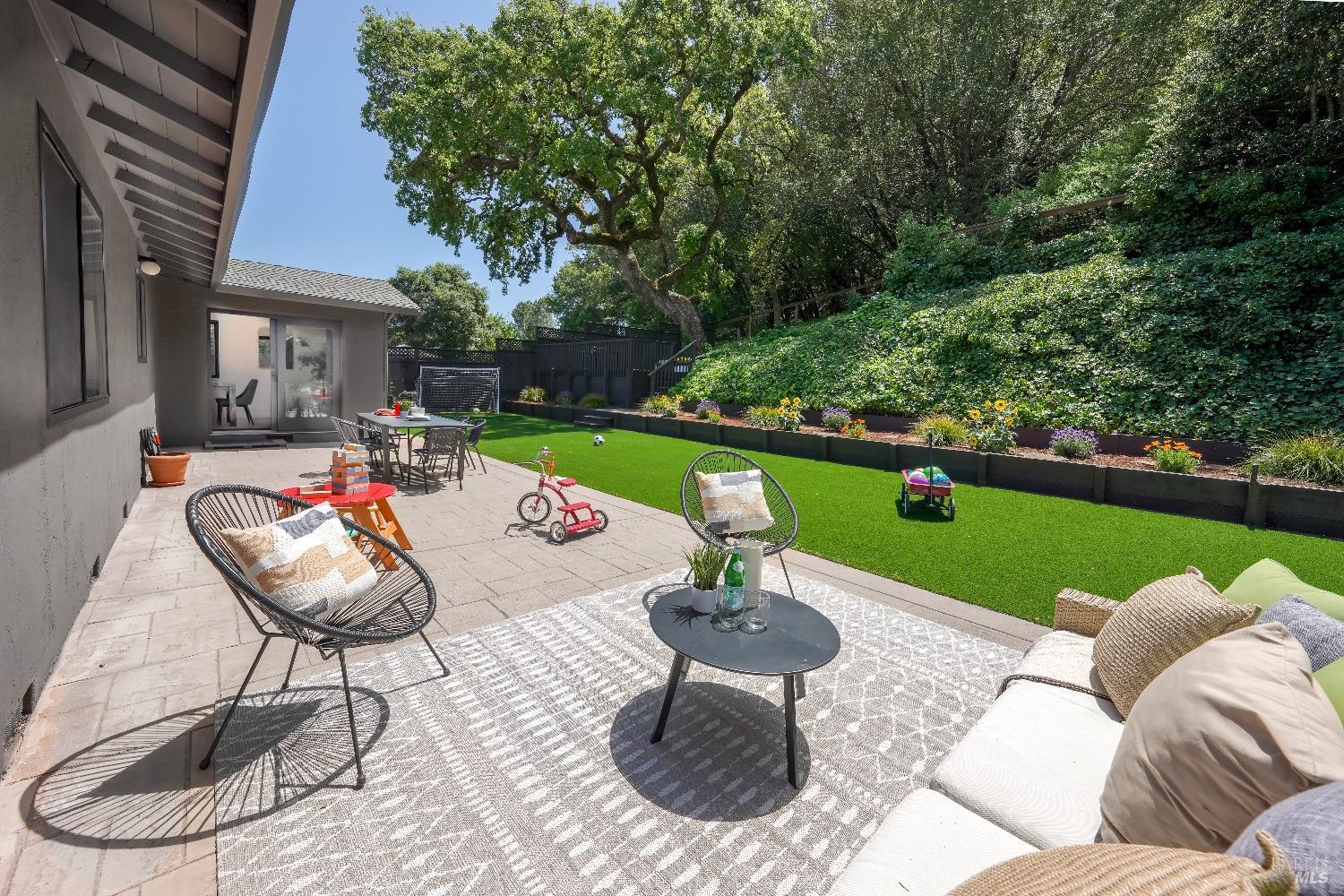 453 Alameda De La Loma