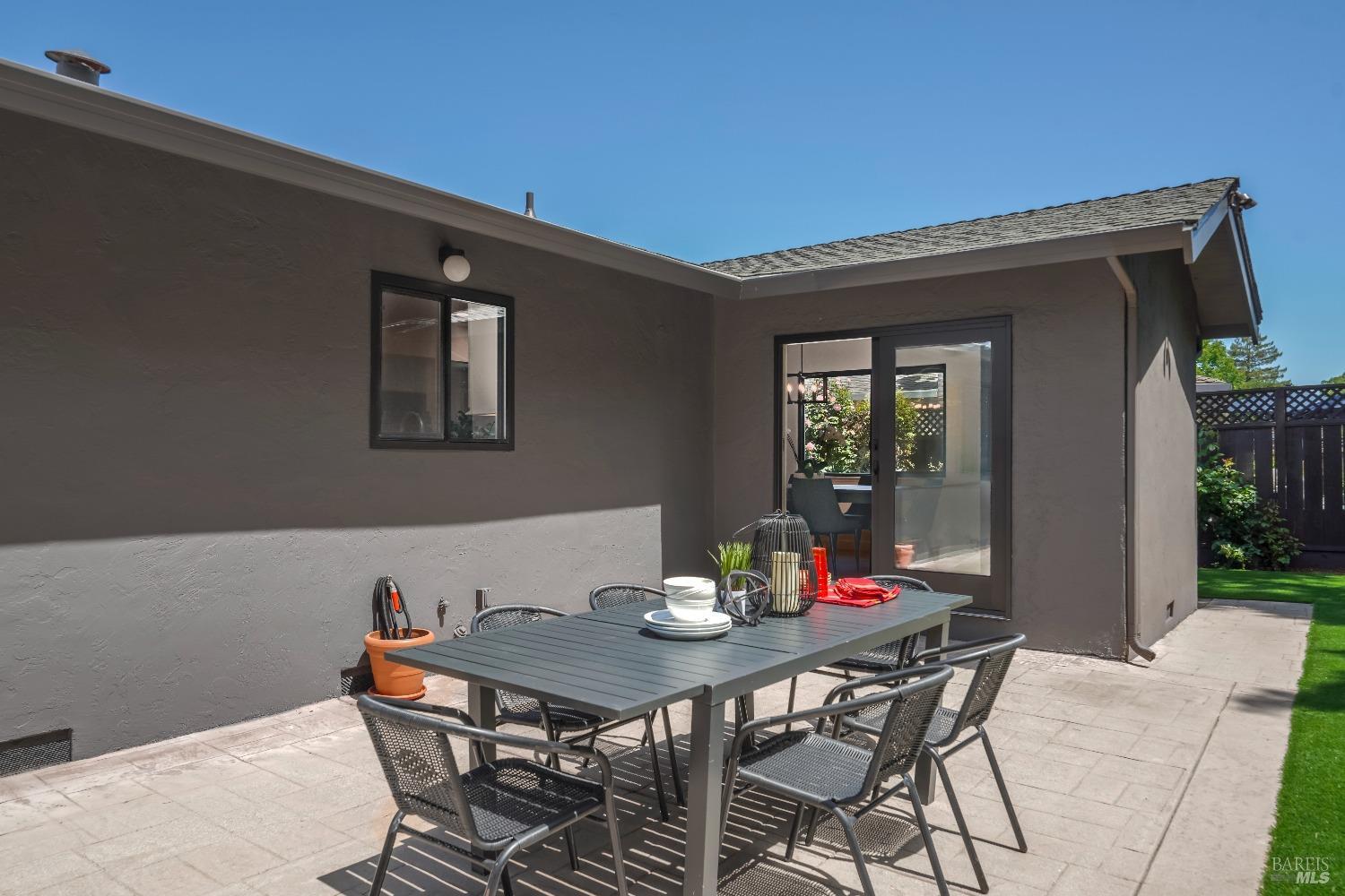 453 Alameda De La Loma