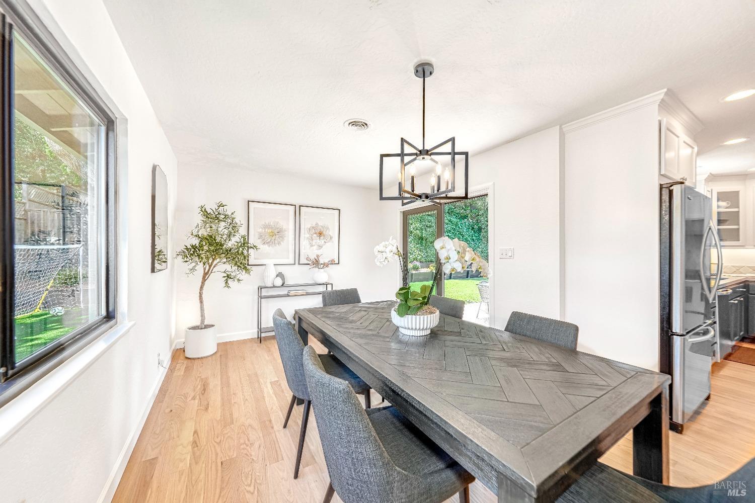 453 Alameda De La Loma