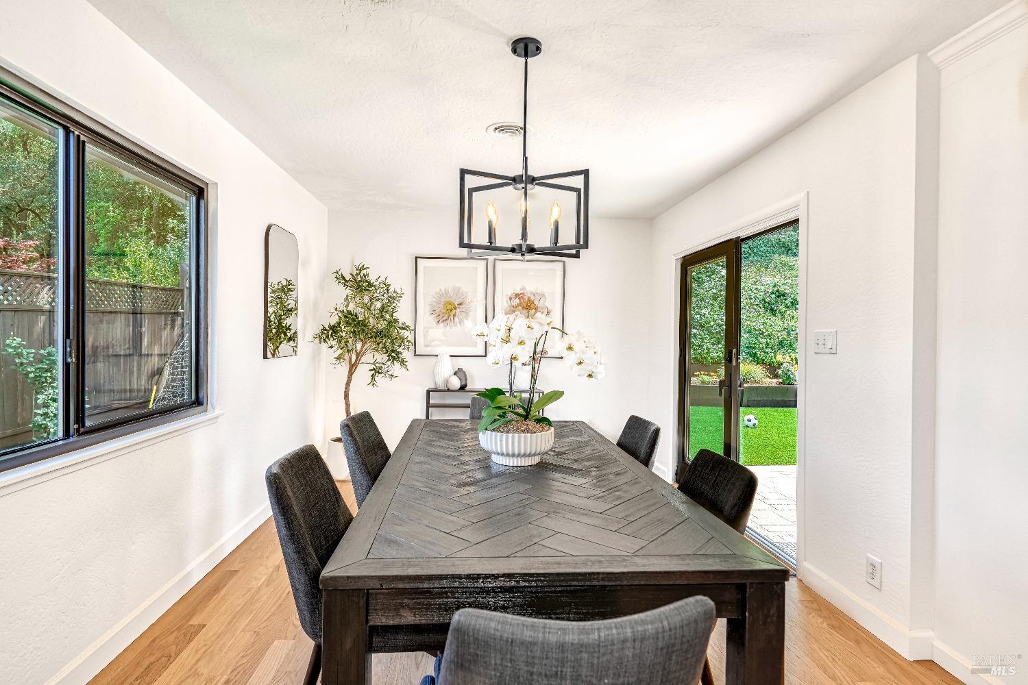 453 Alameda De La Loma