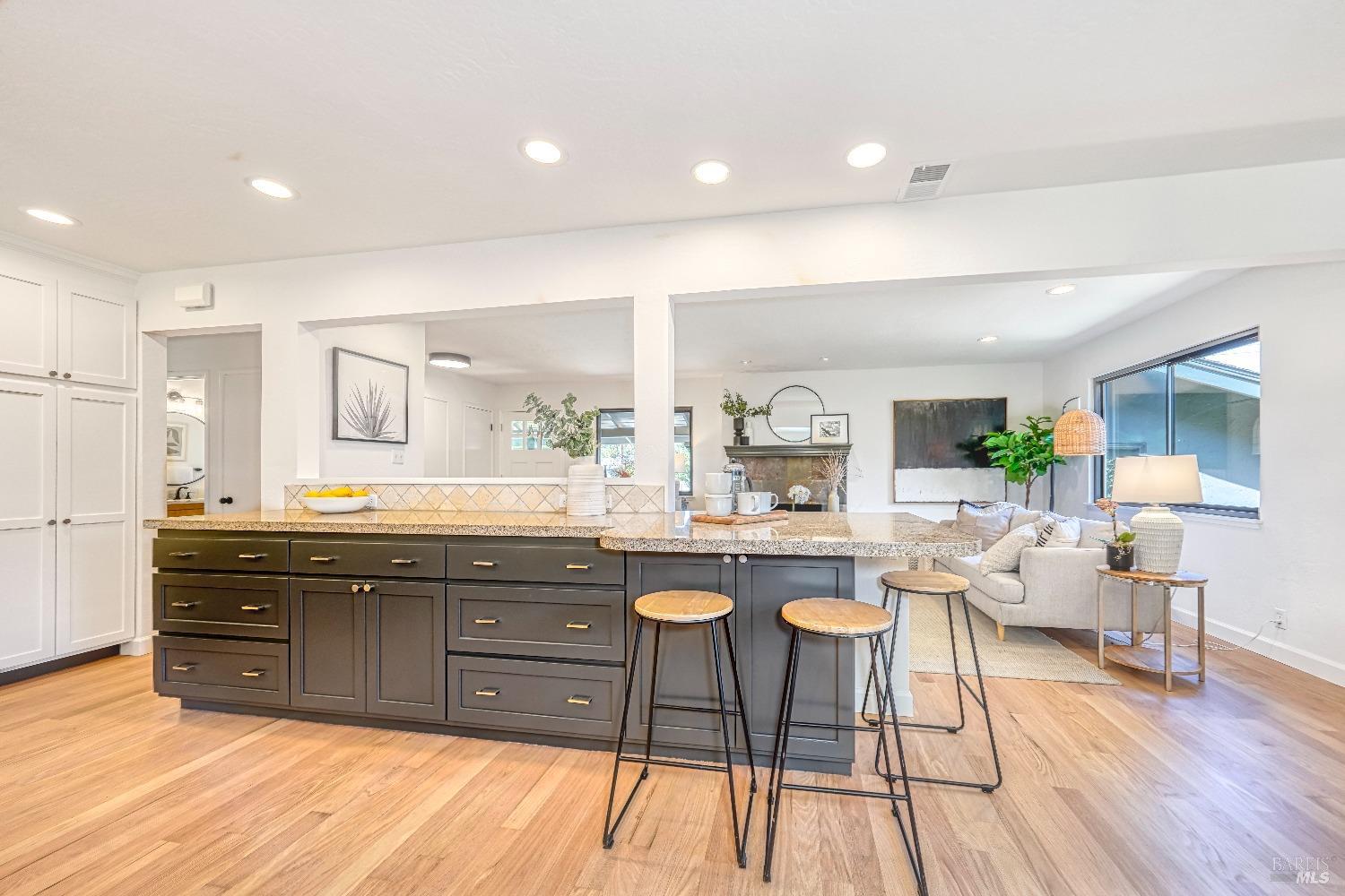 453 Alameda De La Loma