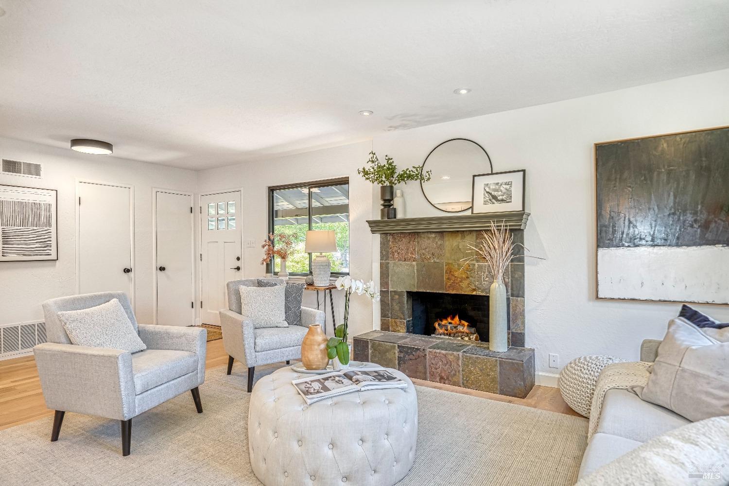 453 Alameda De La Loma