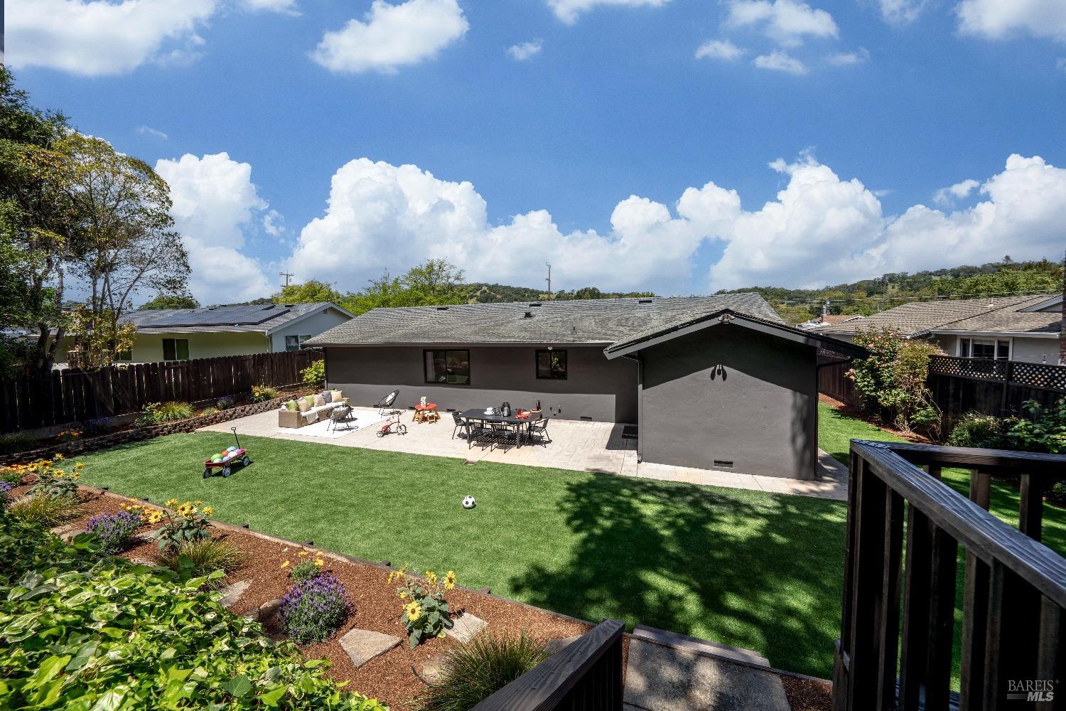 453 Alameda De La Loma