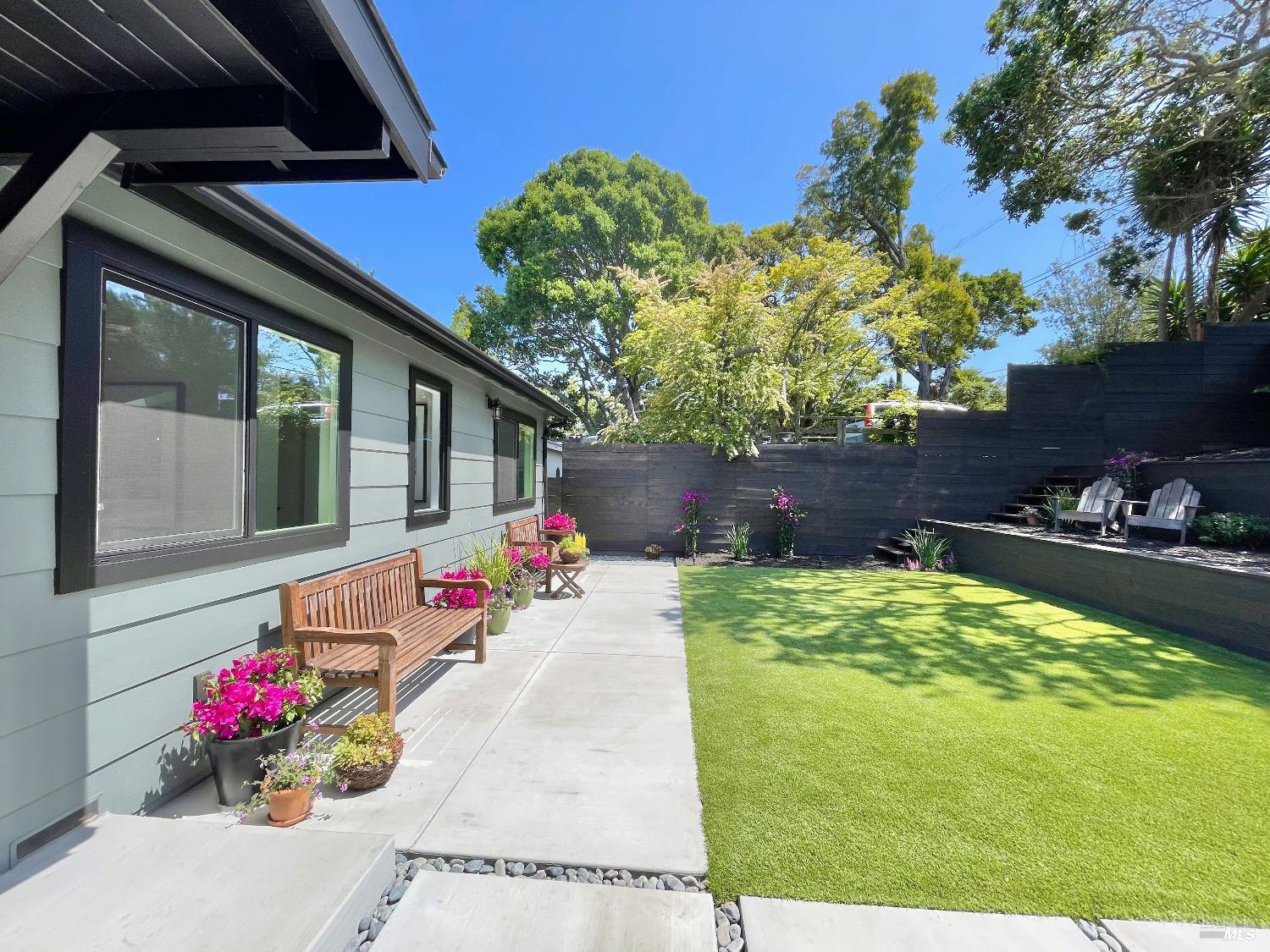 39 Midway Ave
