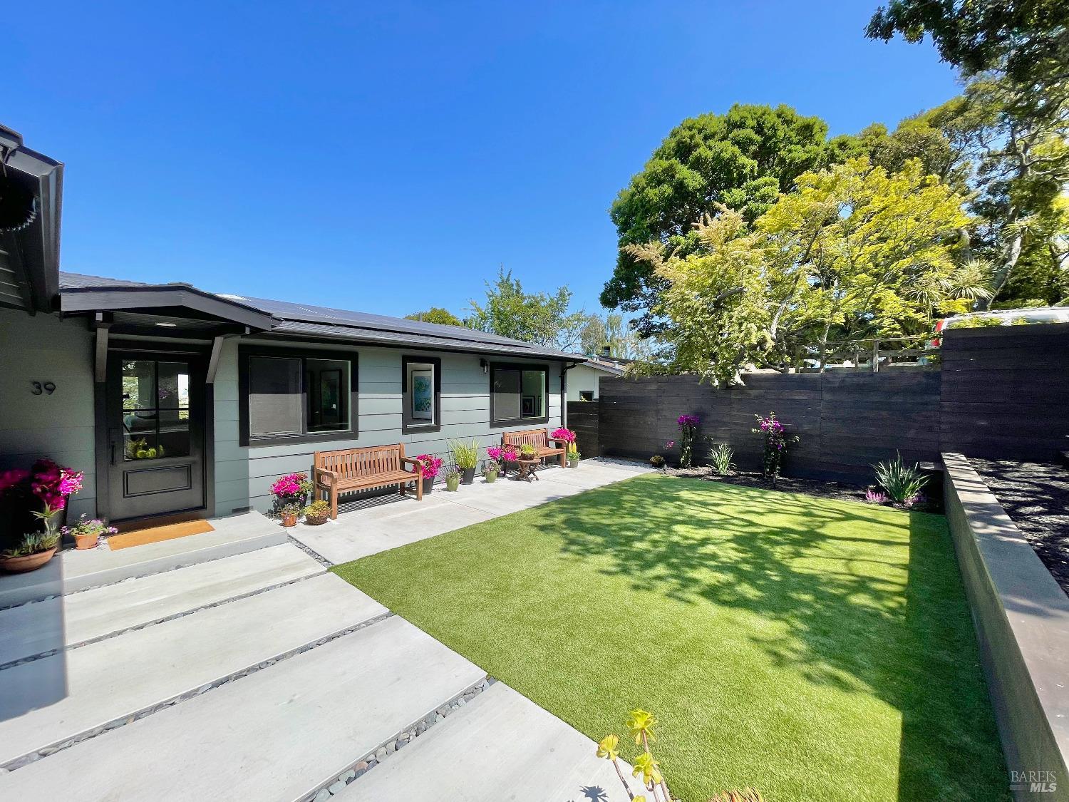 39 Midway Ave
