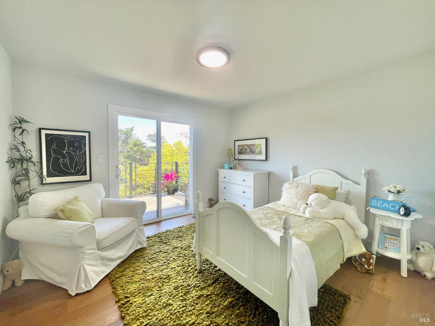 39 Midway Ave