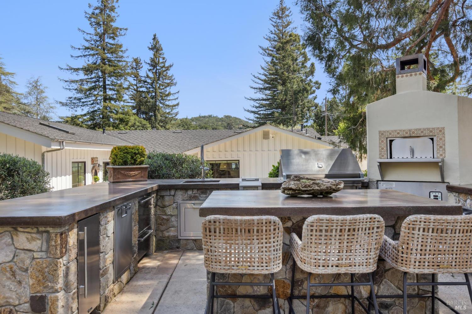 1040 Rose Dr