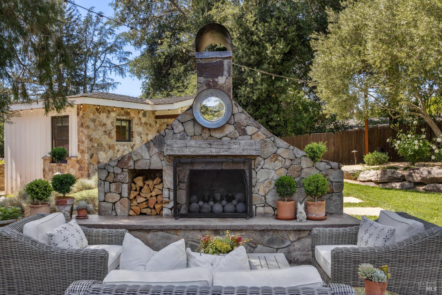 1040 Rose Dr