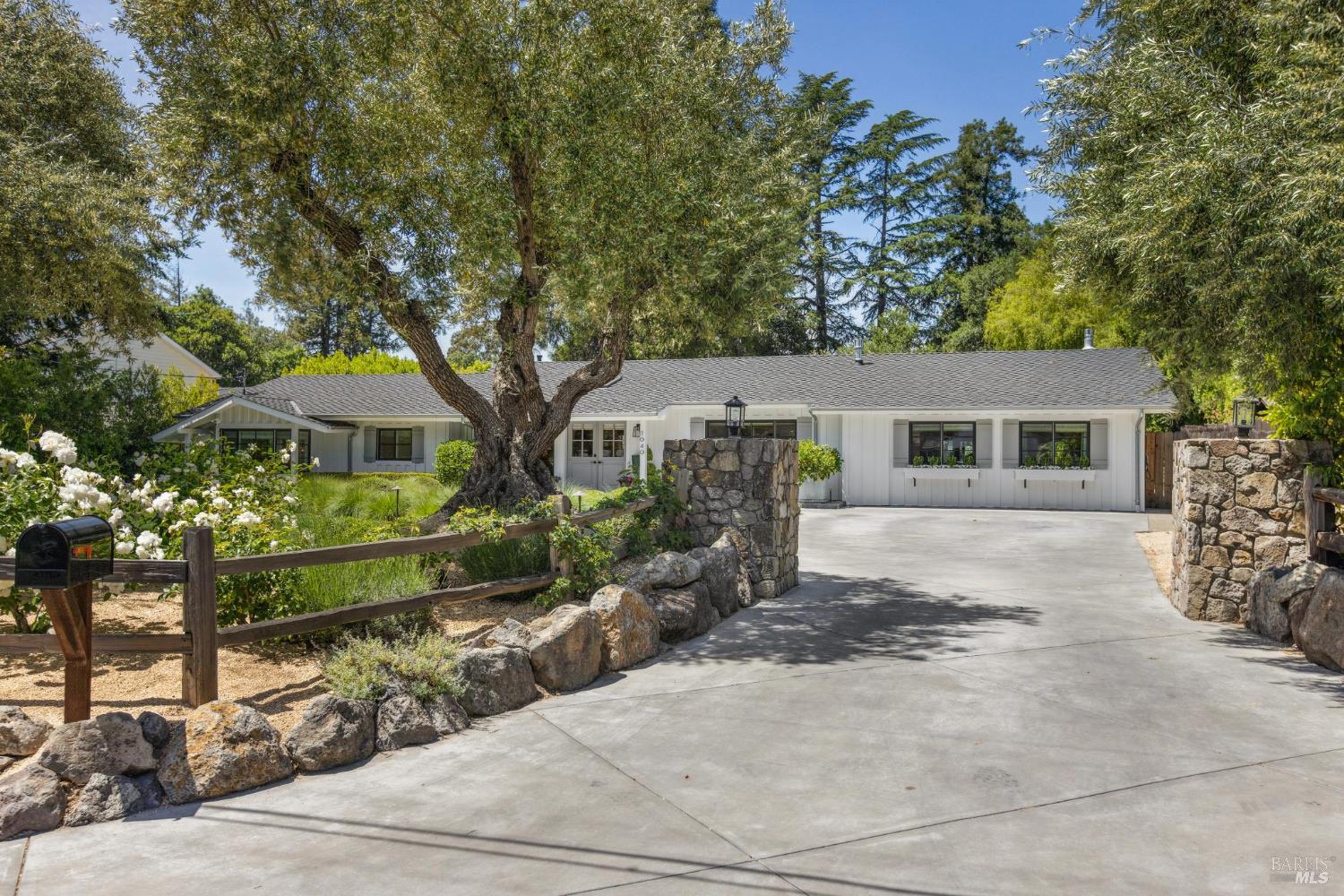 1040 Rose Dr
