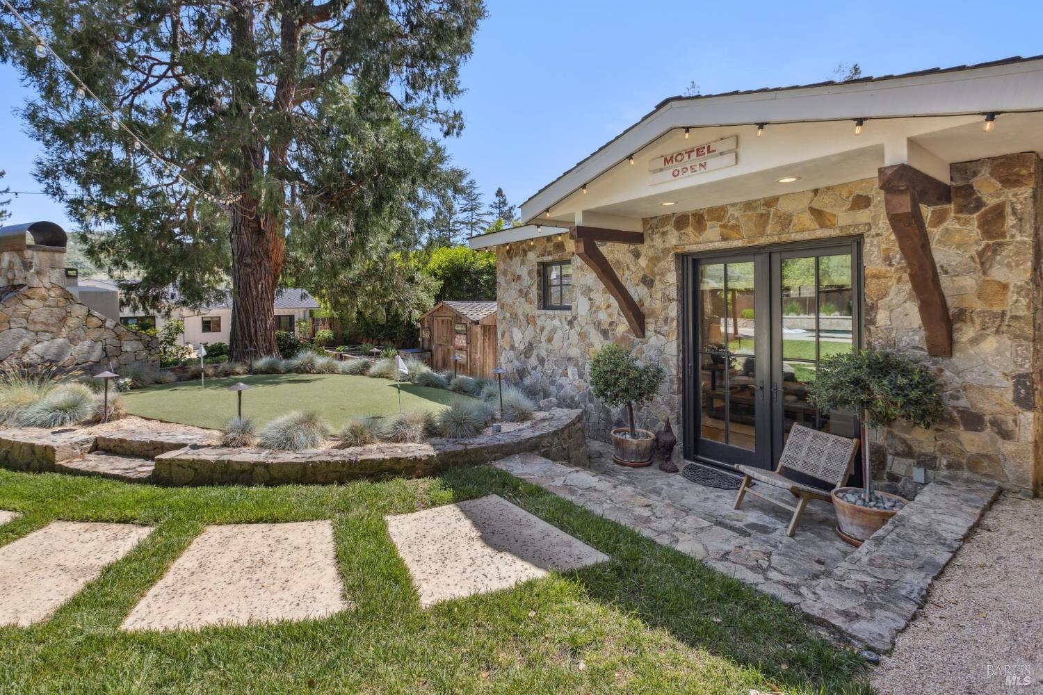1040 Rose Dr