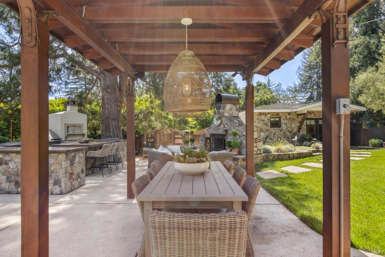 1040 Rose Dr