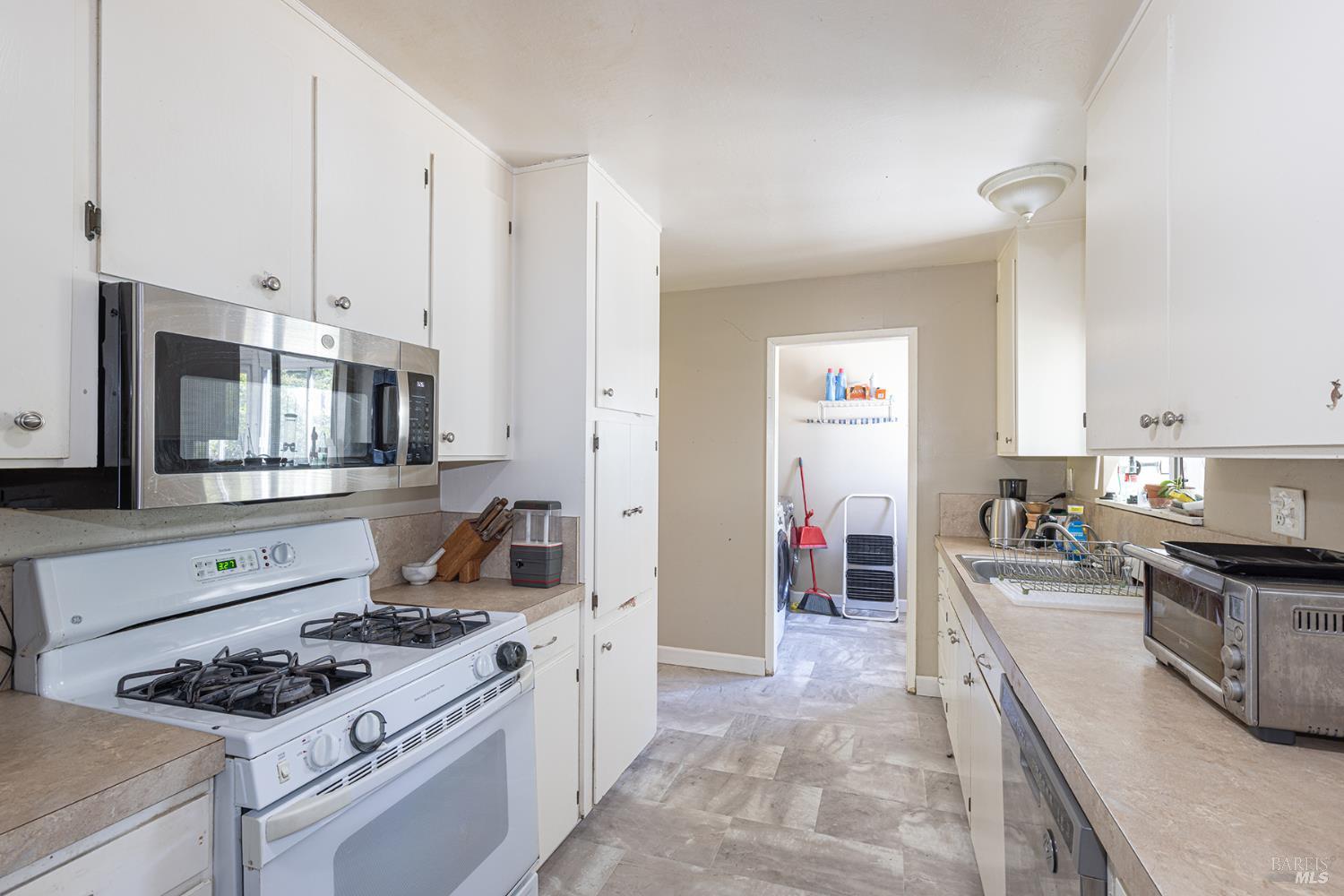 1021 Country Club Dr