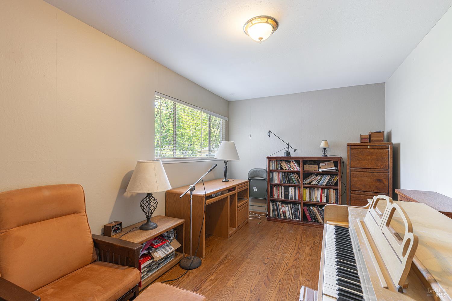 1021 Country Club Dr