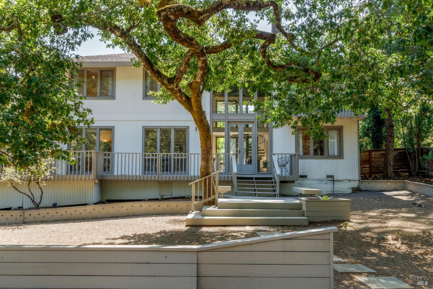 1611 Manzanita Ave