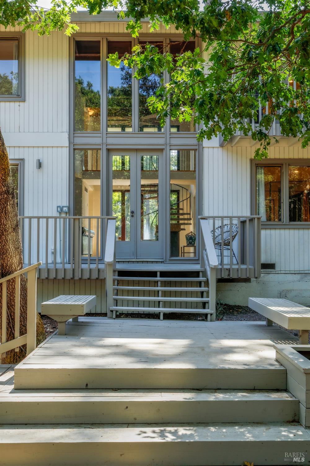 1611 Manzanita Ave