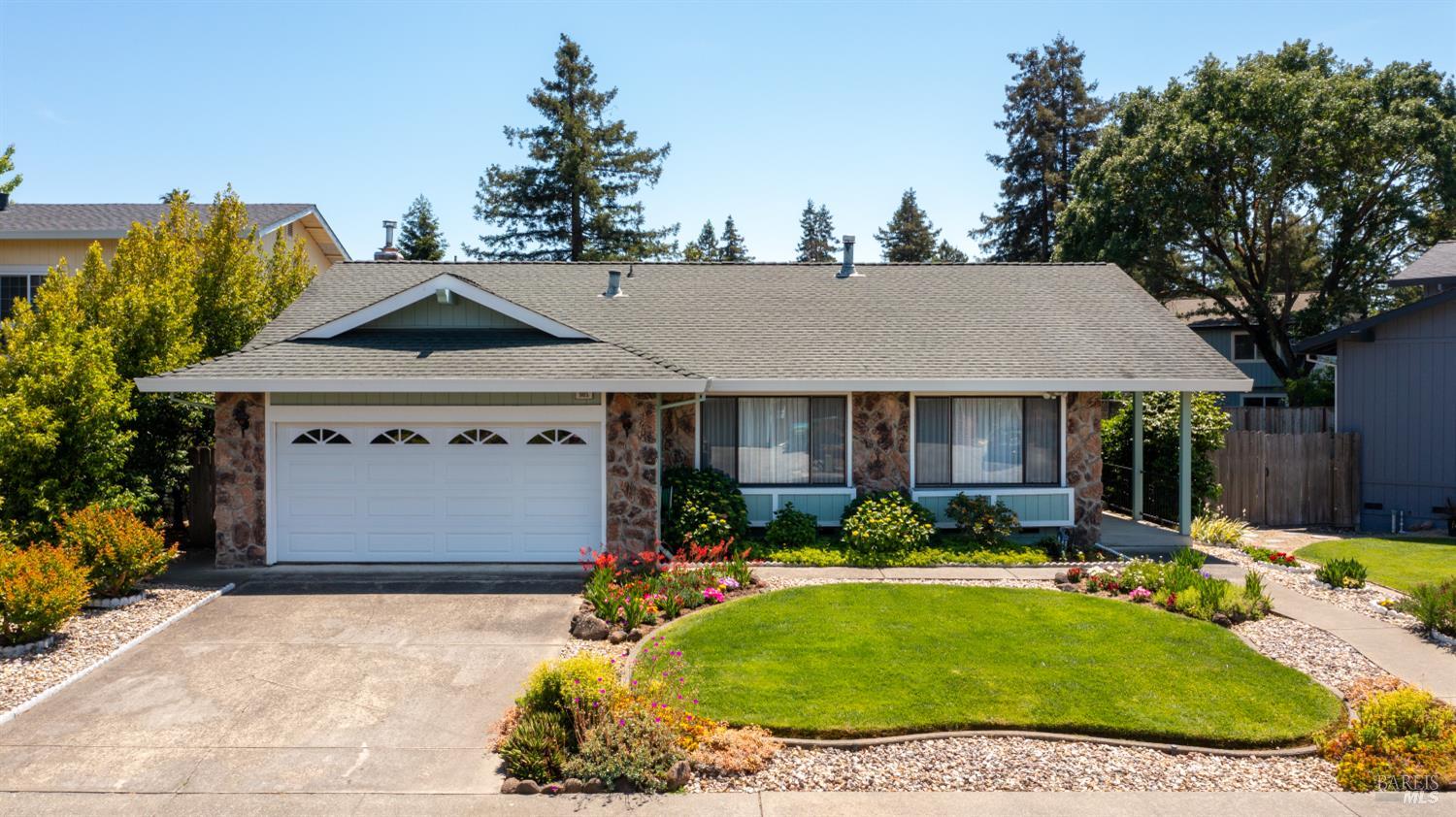 965 Hawthorne Cir