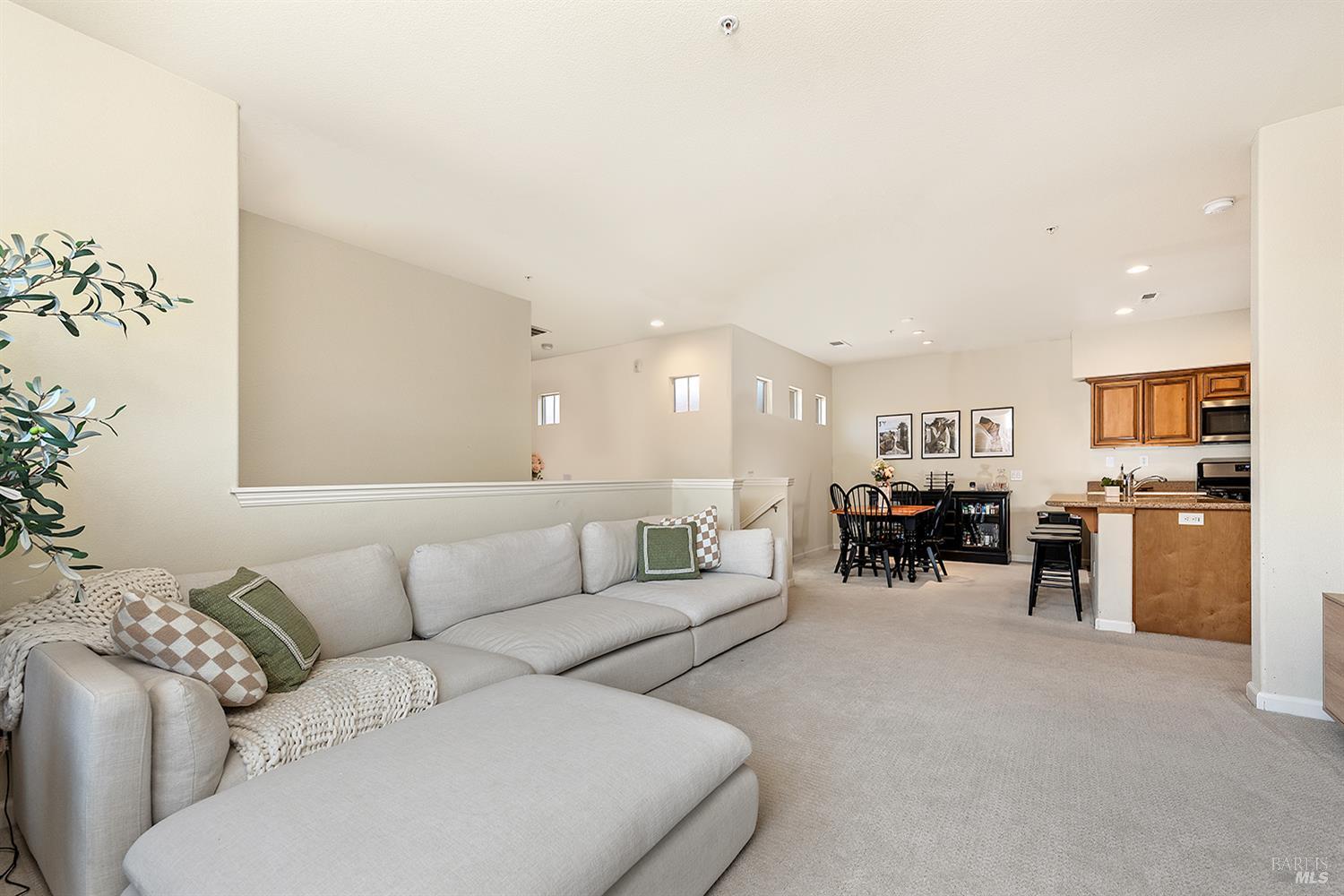 180 Healdsburg Ave #B