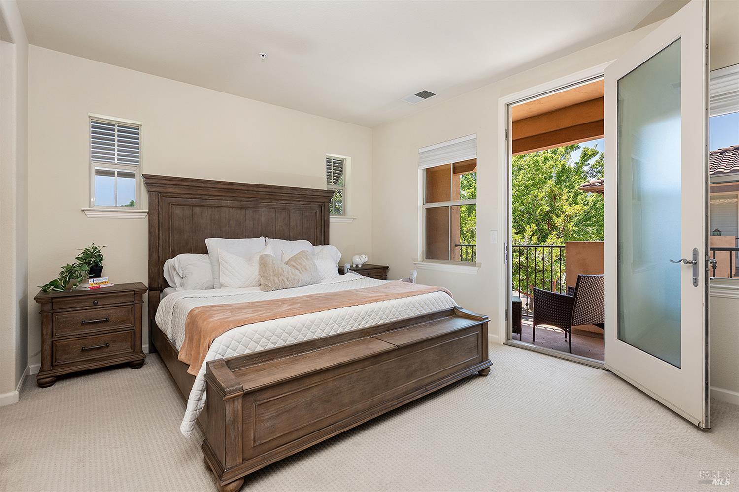 180 Healdsburg Ave #B