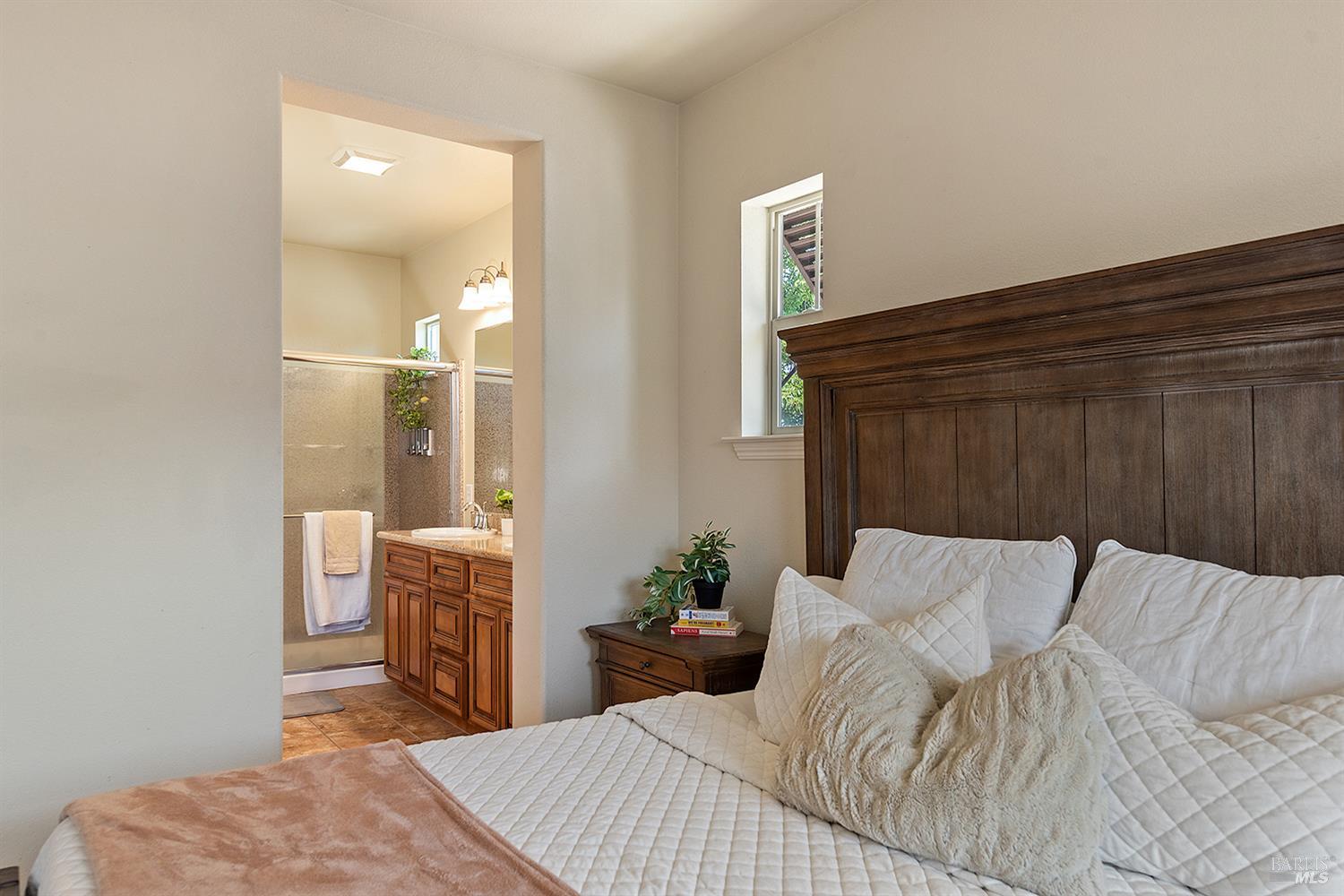 180 Healdsburg Ave #B