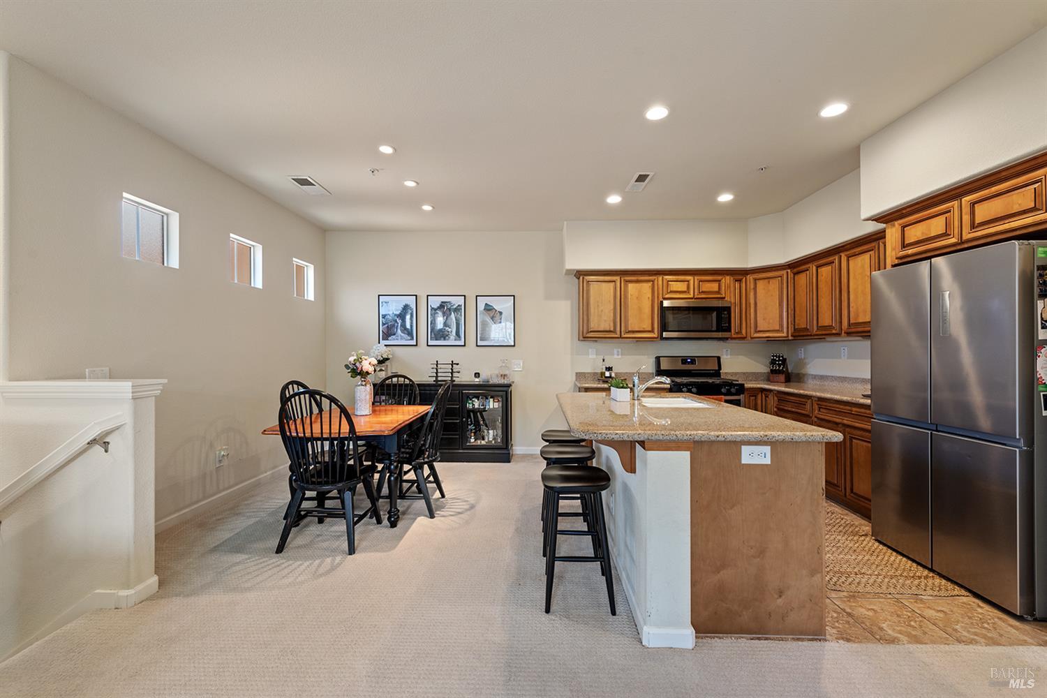 180 Healdsburg Ave #B