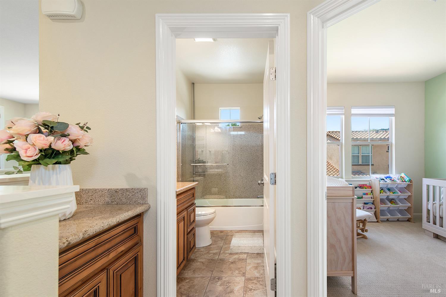 180 Healdsburg Ave #B