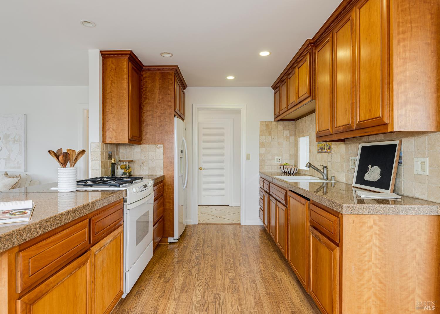 824 Middlefield Dr