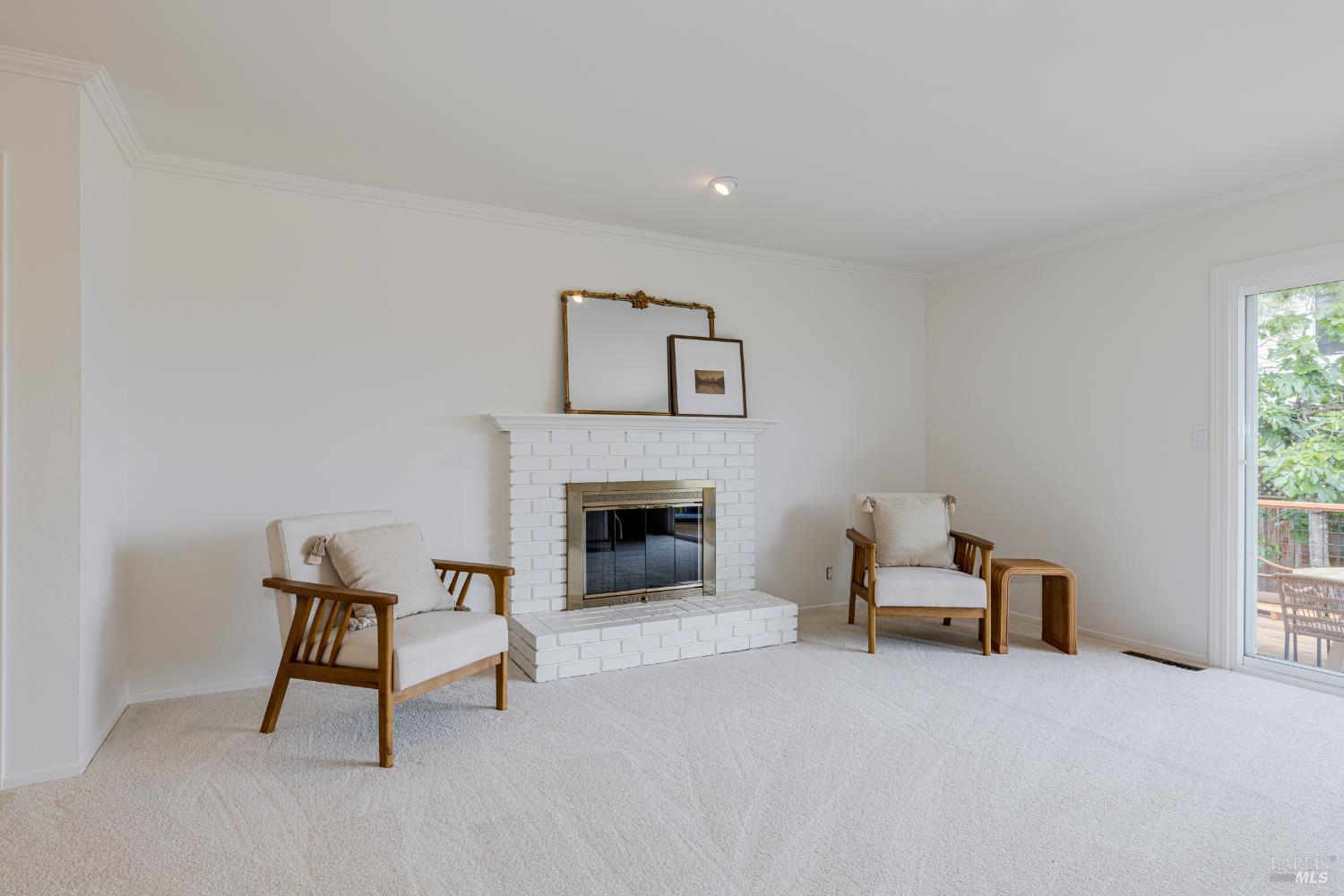824 Middlefield Dr