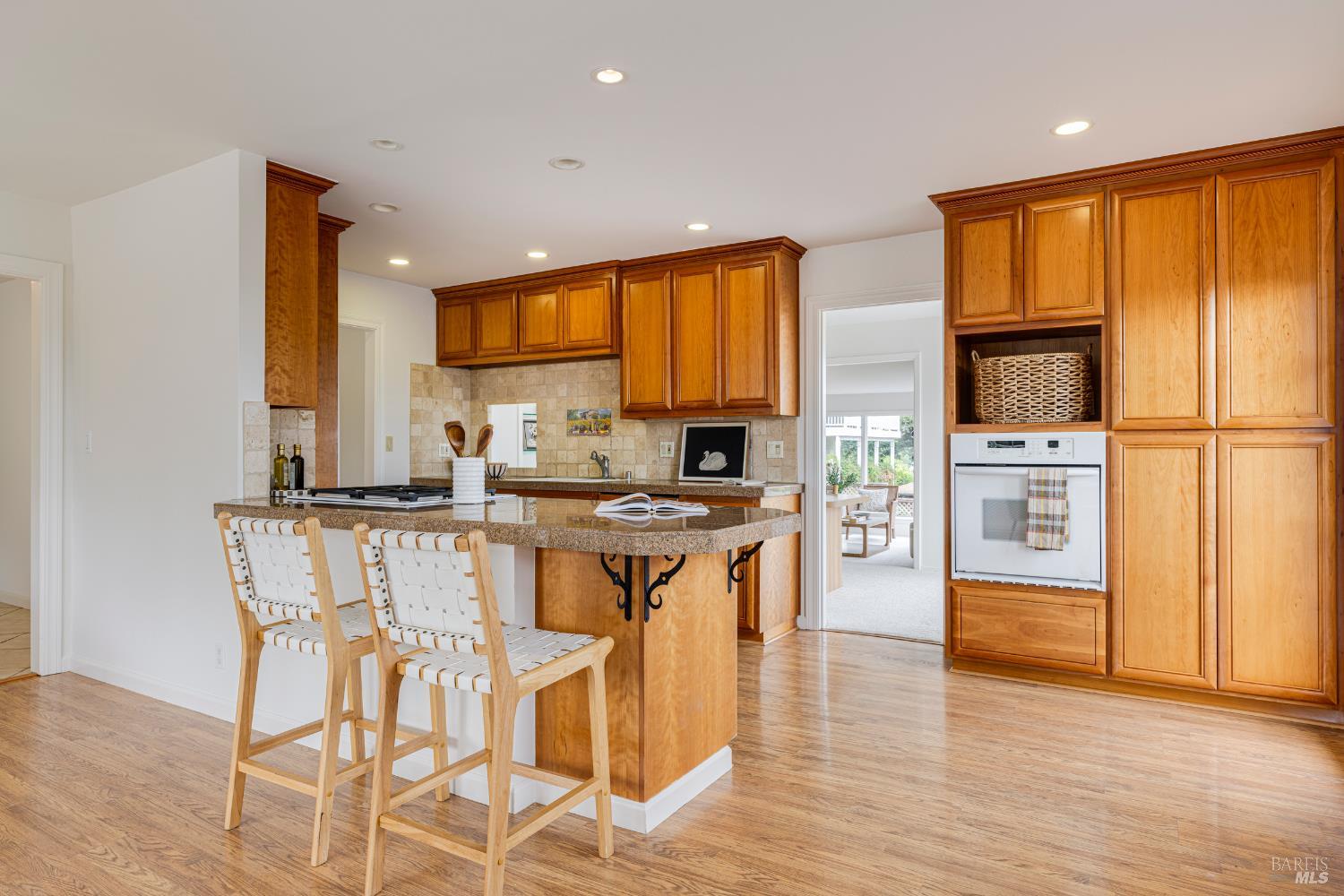 824 Middlefield Dr