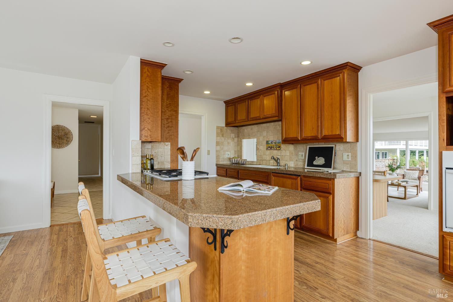 824 Middlefield Dr