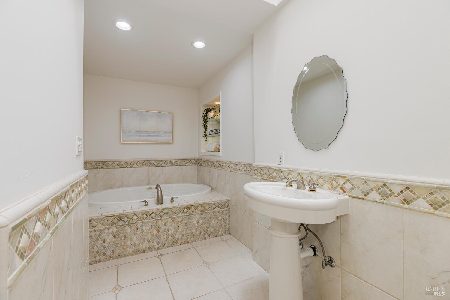 824 Middlefield Dr