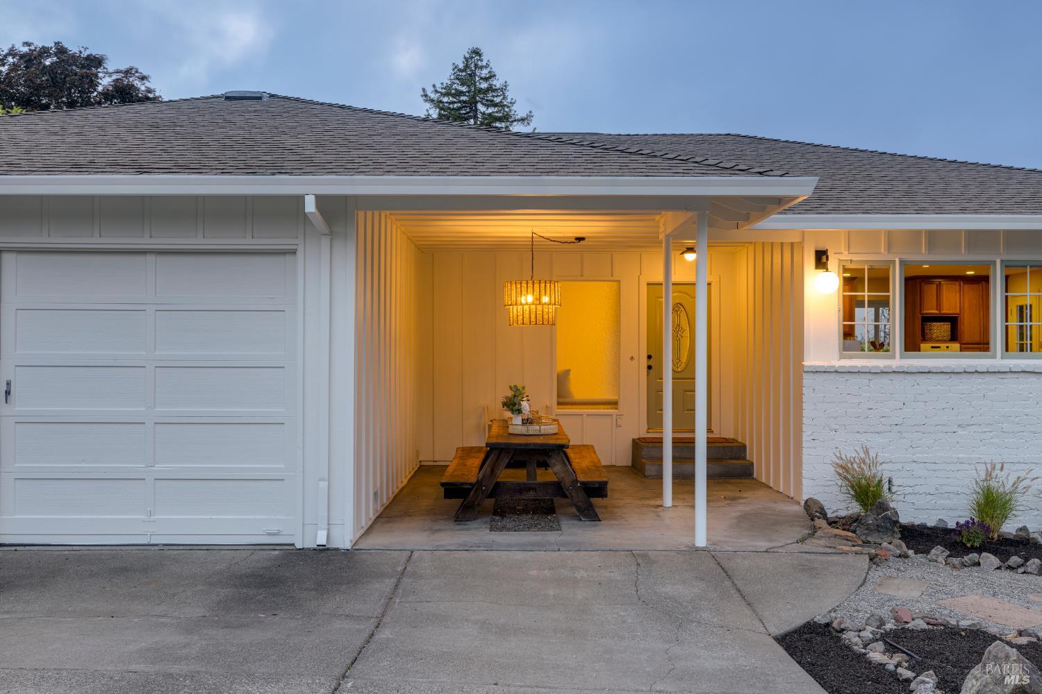 824 Middlefield Dr