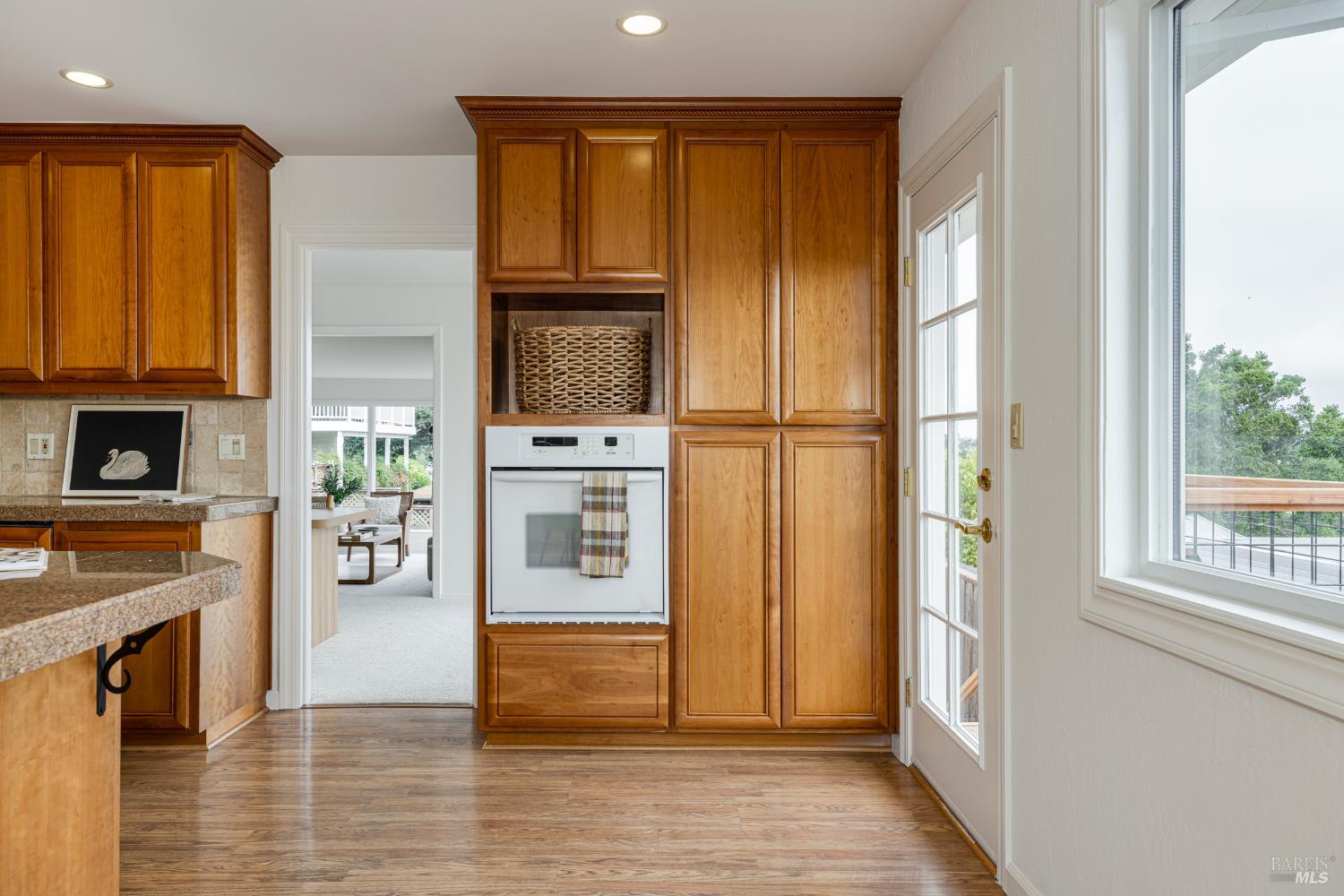 824 Middlefield Dr