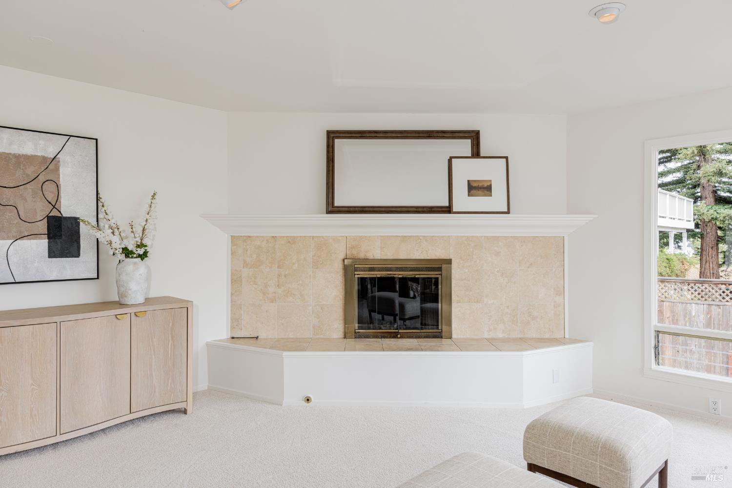 824 Middlefield Dr