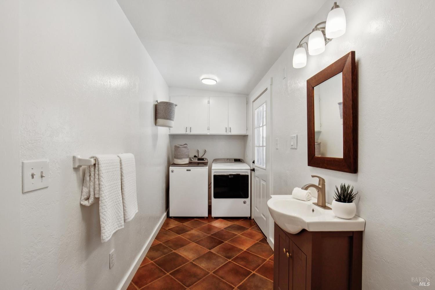 1240 Adobe Canyon Rd