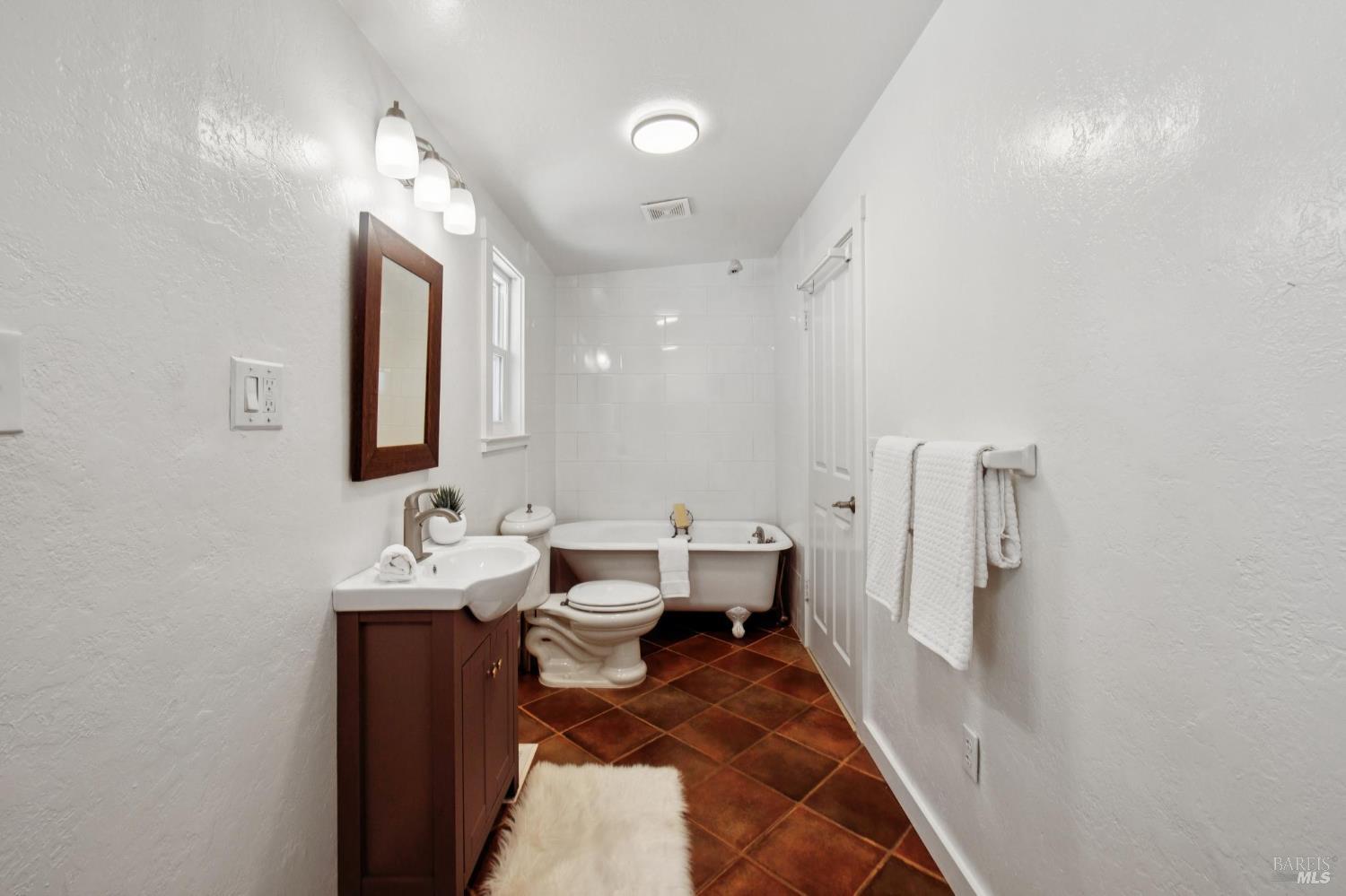 1240 Adobe Canyon Rd