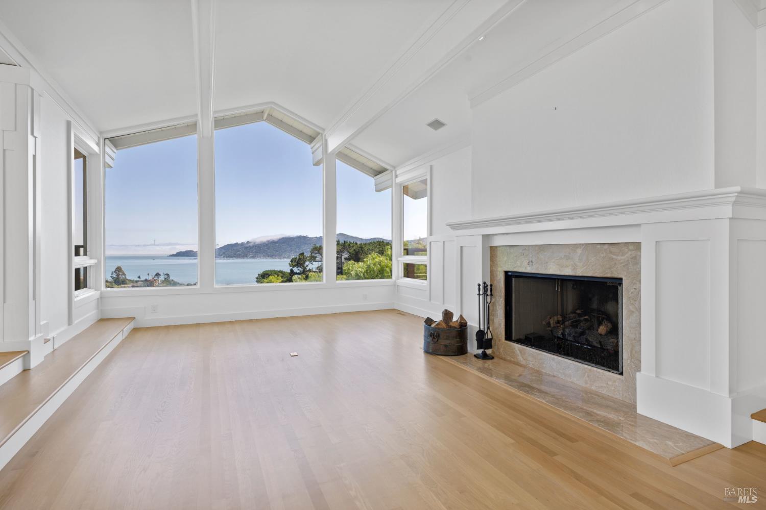 186 Stewart Dr
