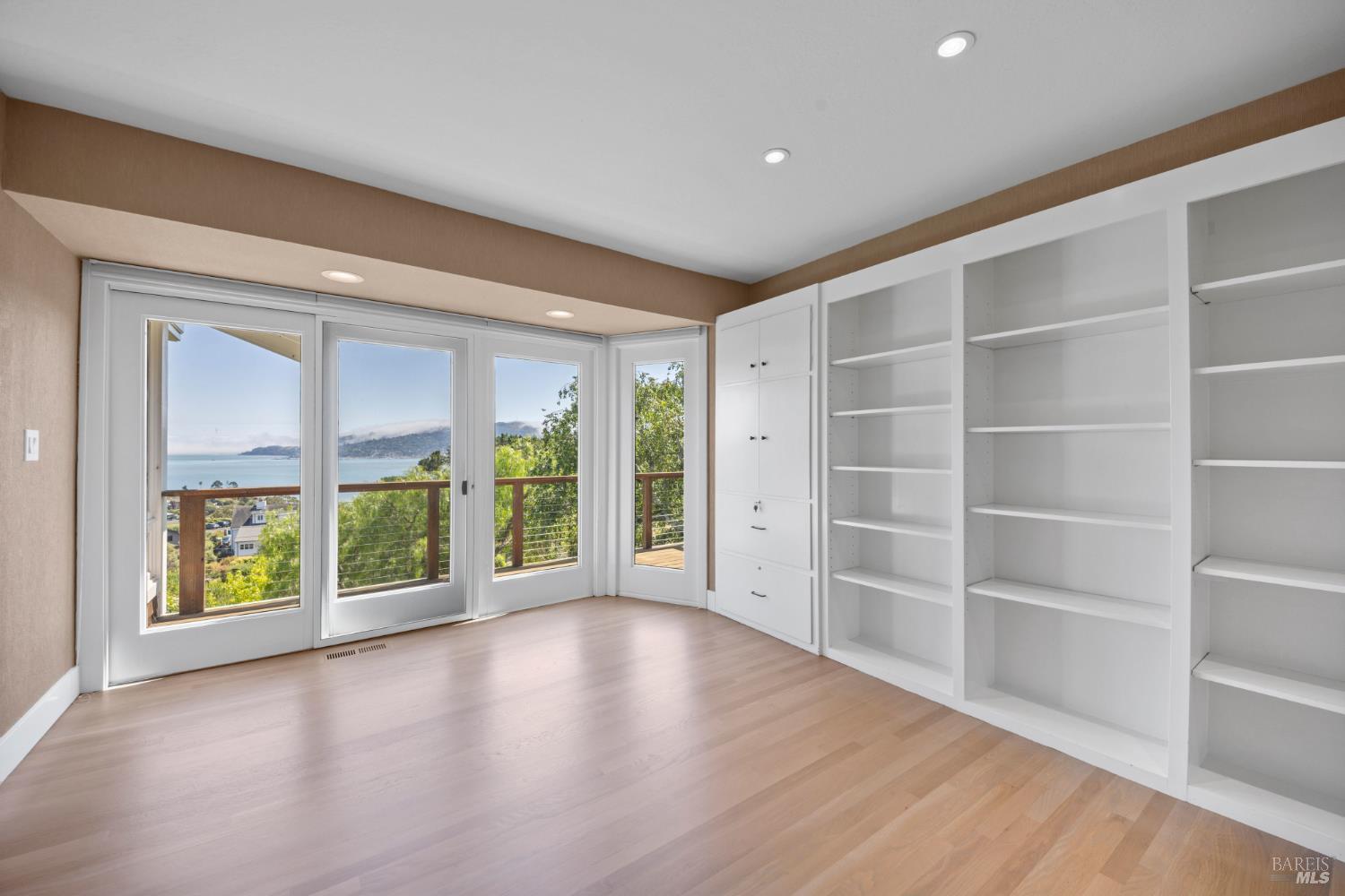 186 Stewart Dr