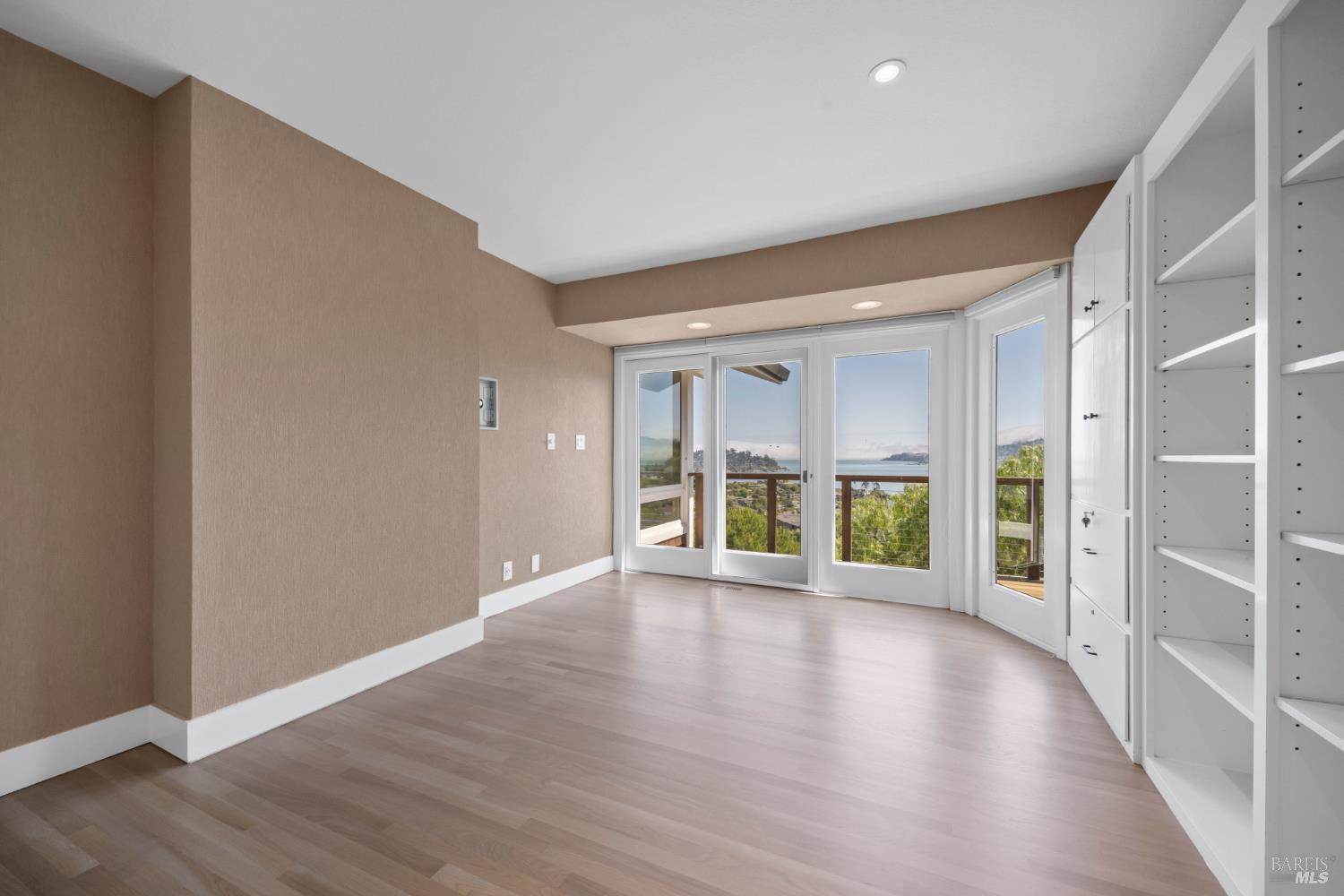 186 Stewart Dr