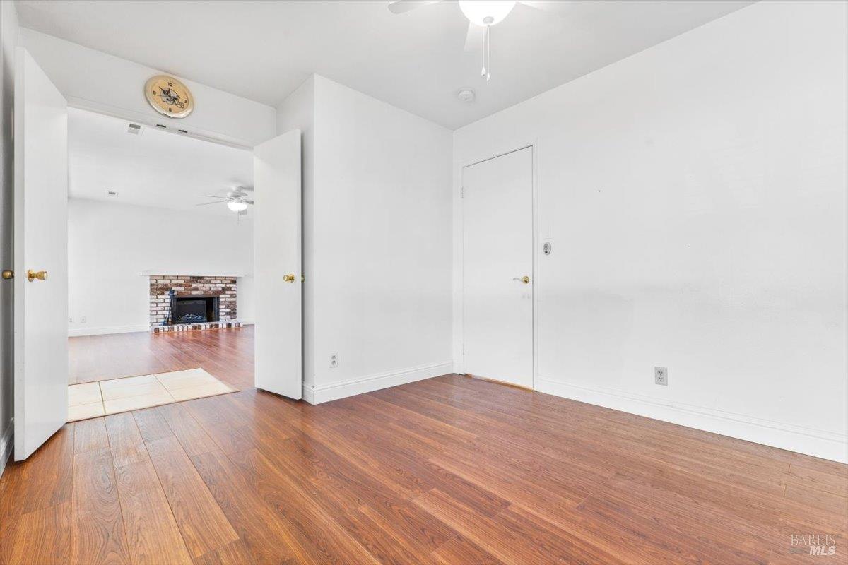 1435 Oak Cir