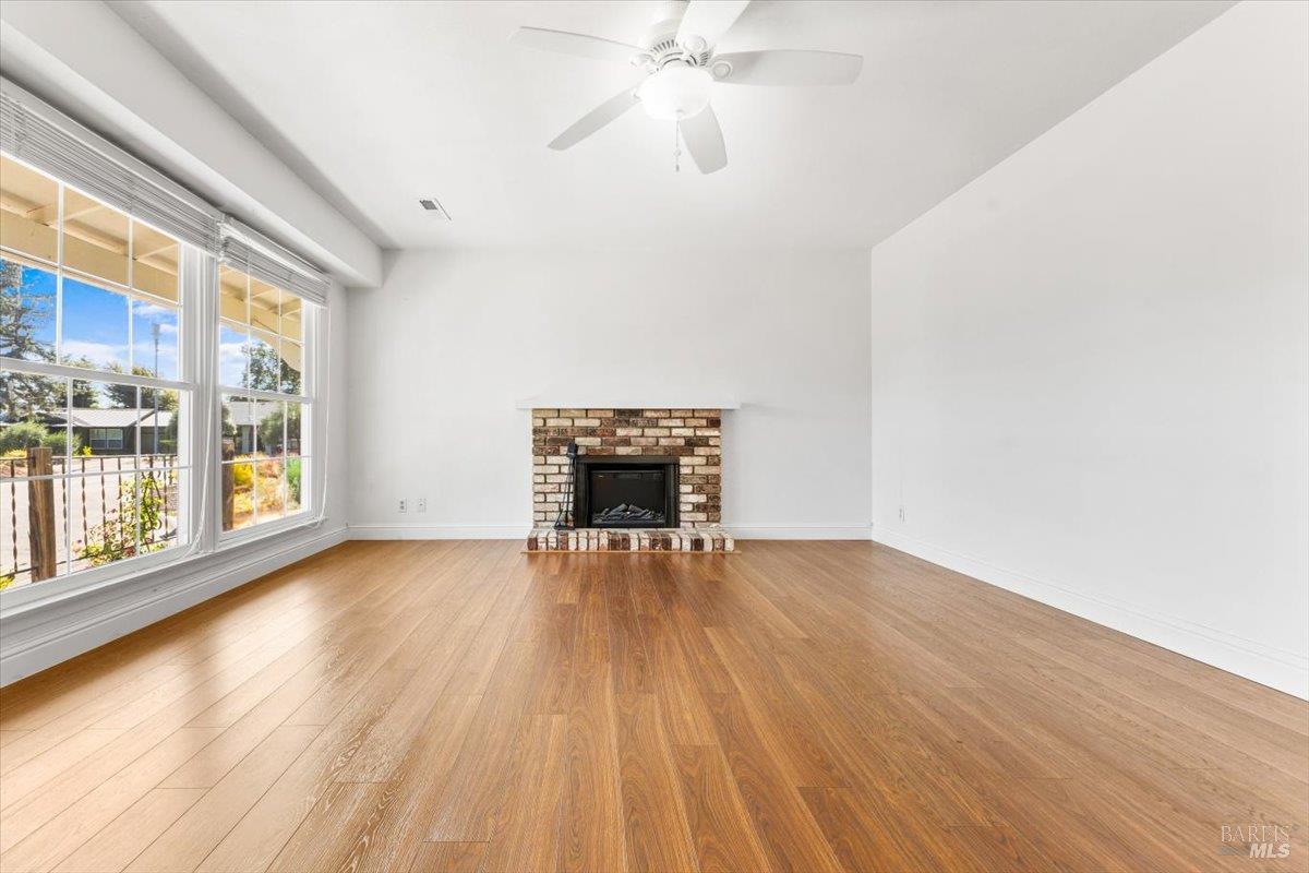 1435 Oak Cir