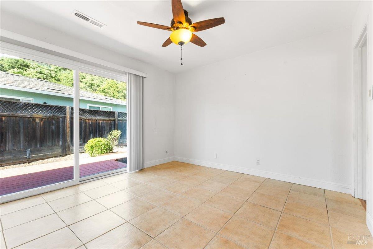 1435 Oak Cir