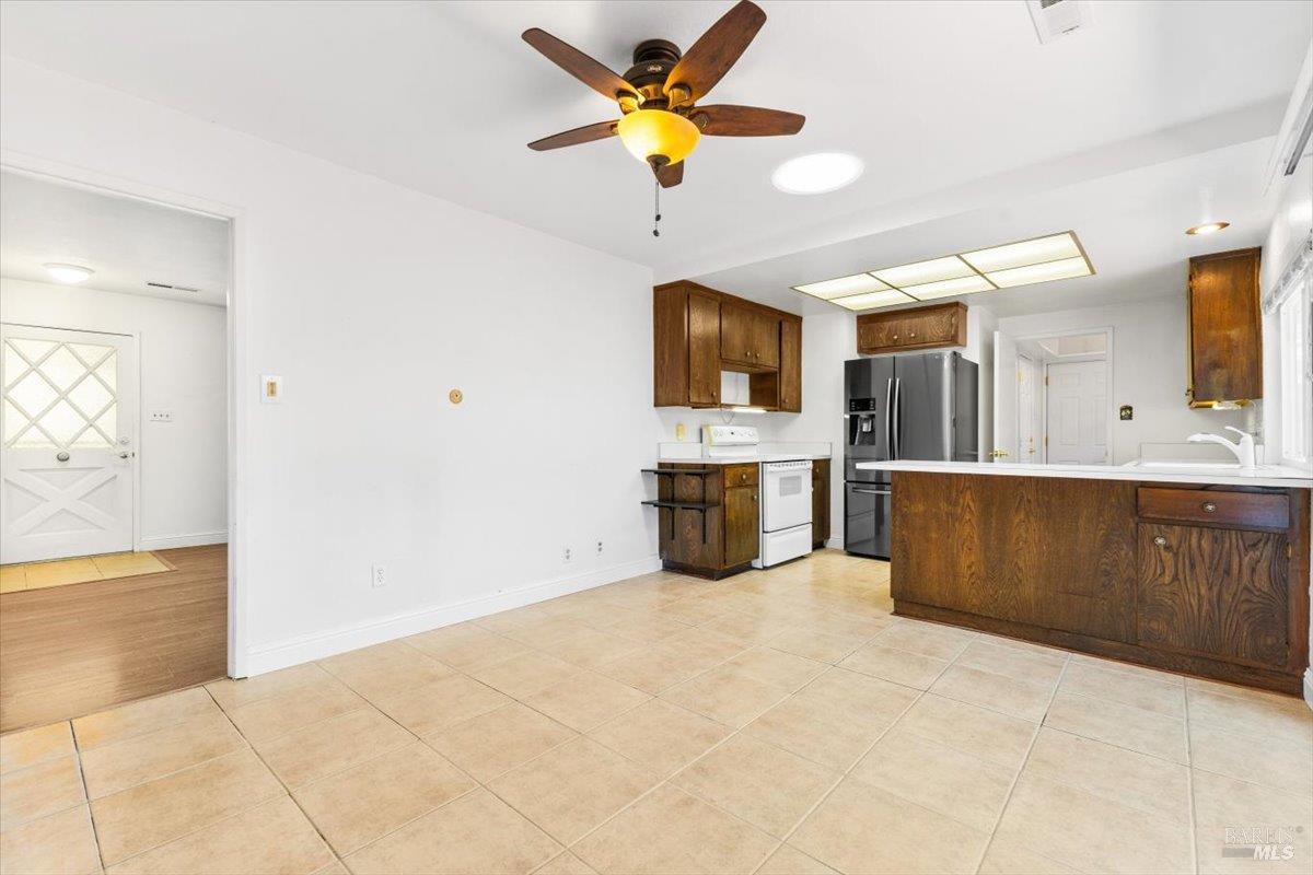 1435 Oak Cir