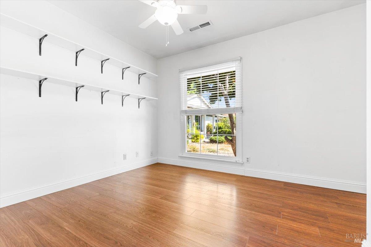 1435 Oak Cir
