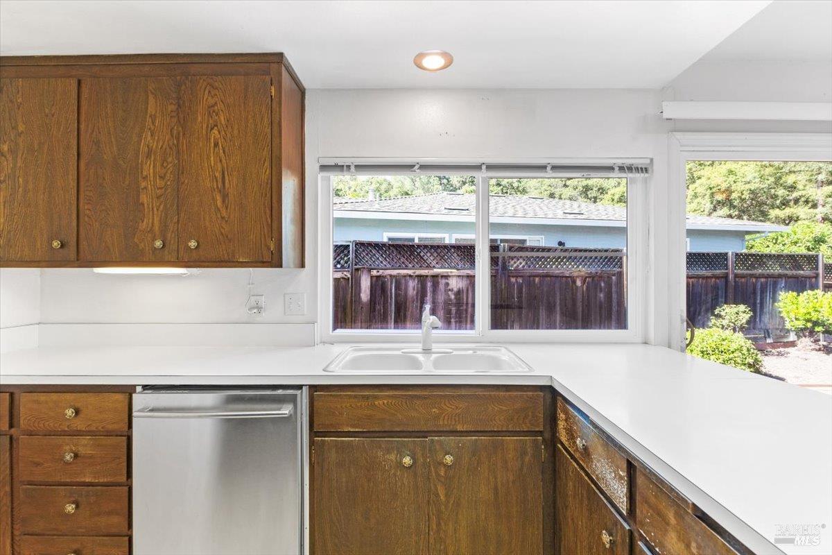 1435 Oak Cir