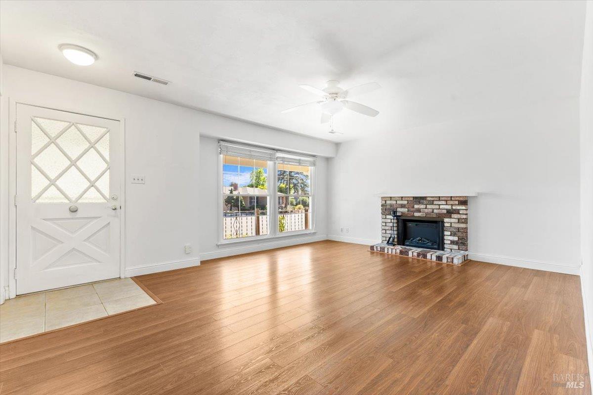 1435 Oak Cir
