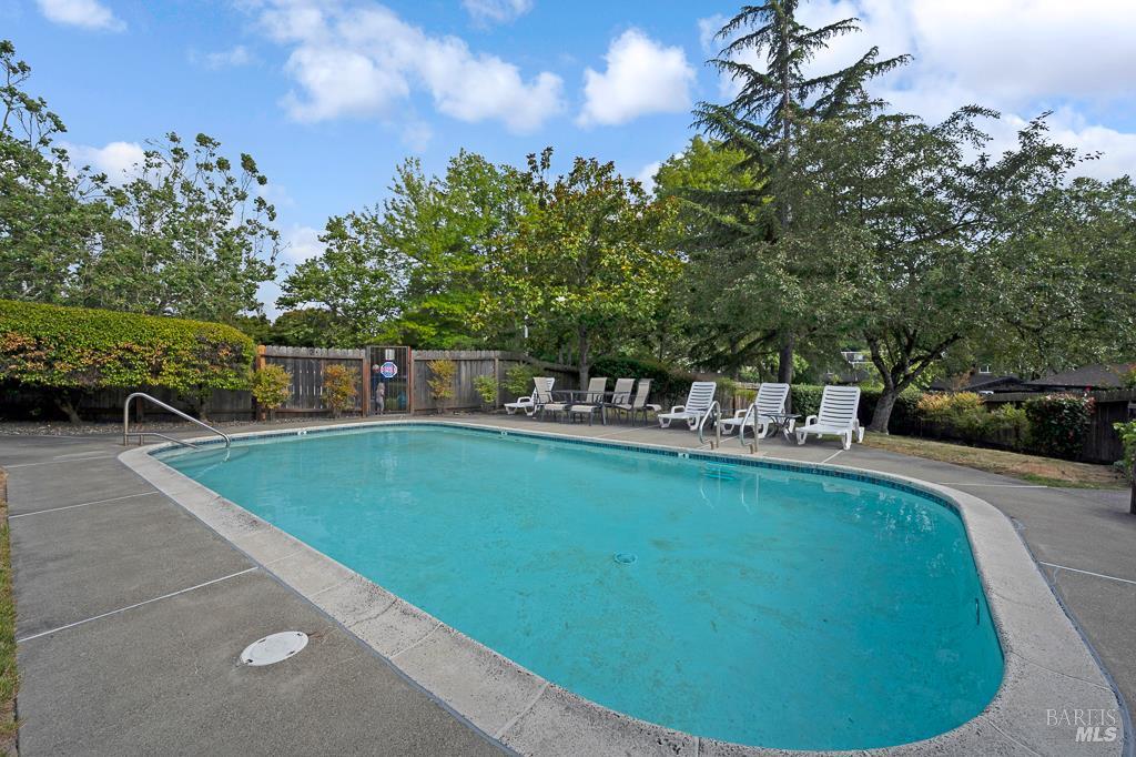 29 Pine Tree Cir