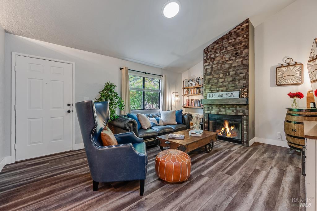 29 Pine Tree Cir