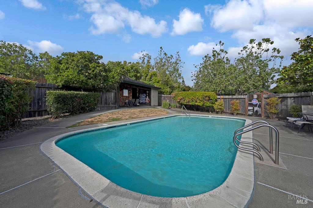 29 Pine Tree Cir